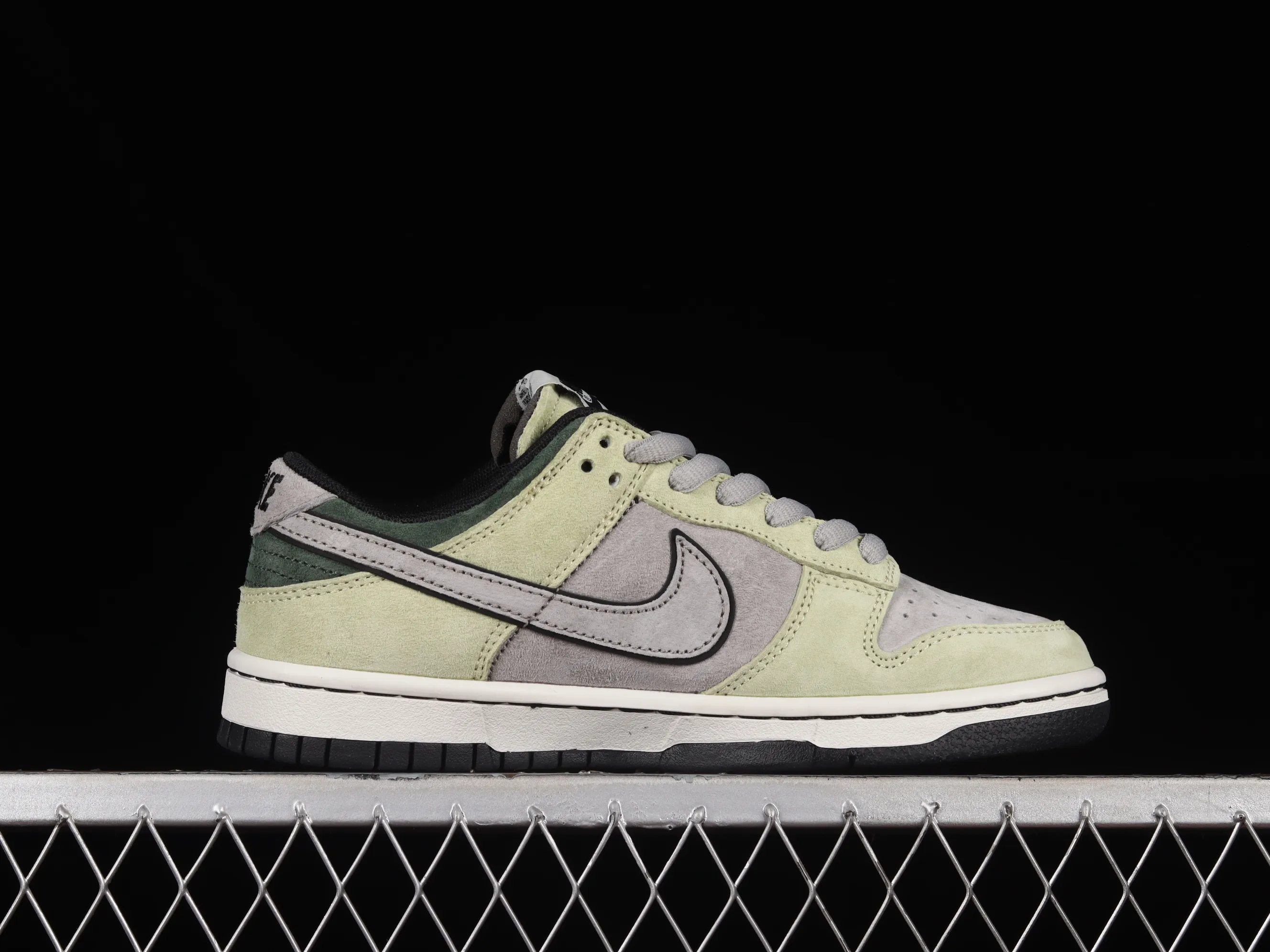 All Categories Nk SB Dunk Series Nk SB Dunk Low low-top sneakers tomo Katsuhiro x Nk SB Dunk Low "Steamboy OST" Otomo Katsuhiro co-branded SB low-top sports and leisure sneakers LF0039-036